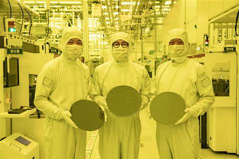 Samsung starts mass production of 3-nanometre chips