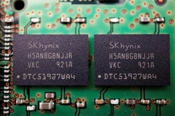 US considers crackdown on memory chip makers in China