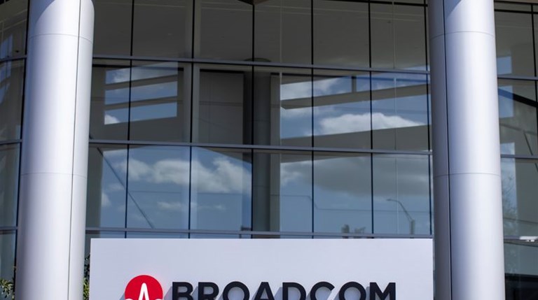 Broadcom skirts chip slowdown on data centre, wireless strength