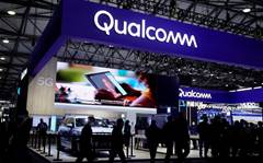 Qualcomm sharply lowers forecast as smartphone demand slumps 