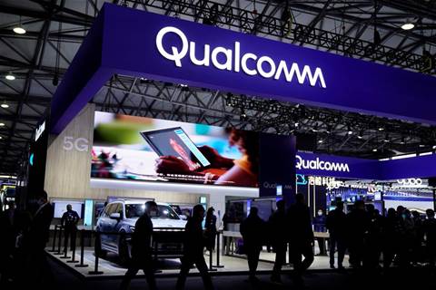 Qualcomm sharply lowers forecast as smartphone demand slumps