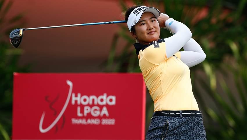 Oh on top as compatriots climb into contention Oh on top as compatriots climb into contention