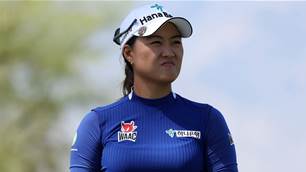 Minjee tied at the top, Ruffels two back