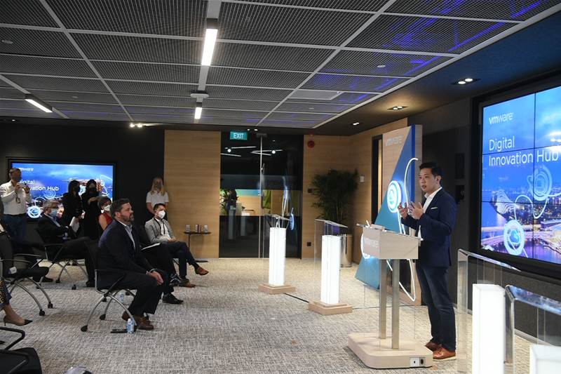 Singapore Minister launches VMware innovation hub