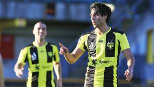 Nix beat Glory, up to fifth on A-League ladder