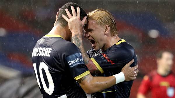 Mariners prevail in goal-fest A-League derby classic