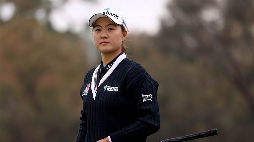 Minjee bolts to early lead, Green keeps touch