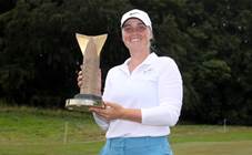 Stark storms home for win and LPGA status
