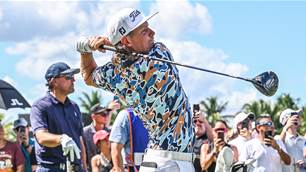 Smith beats Mickelson for Aussies to advance at LIV Golf finale