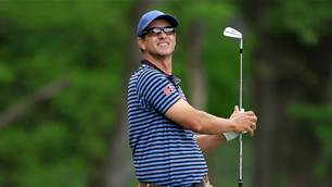 Scott endures another late round PGA stumble