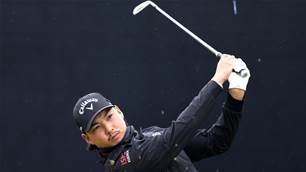 Min woos the crowds at Hoylake