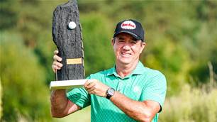 Six straight birdies deliver dream debut for Hend