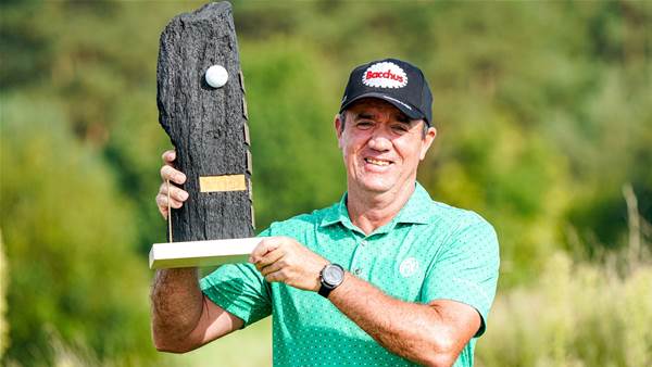 Six straight birdies deliver dream debut for Hend