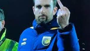 One-finger salute costs Mariners No.2 grand final spot