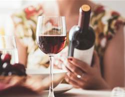 Alcohol Needs to Come With Cancer Warning Labels, Health Experts Say