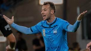 Le Fondre: Banter at Sydney has reached new heights