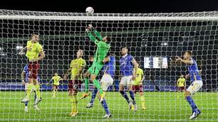 Saints march to the top of Premier League