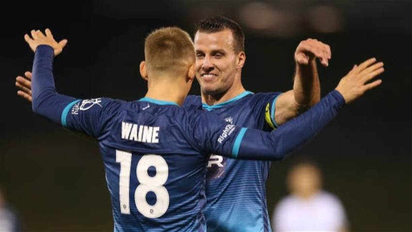 Phoenix halt Bulls' home semi charge Phoenix halt Bulls' home semi charge