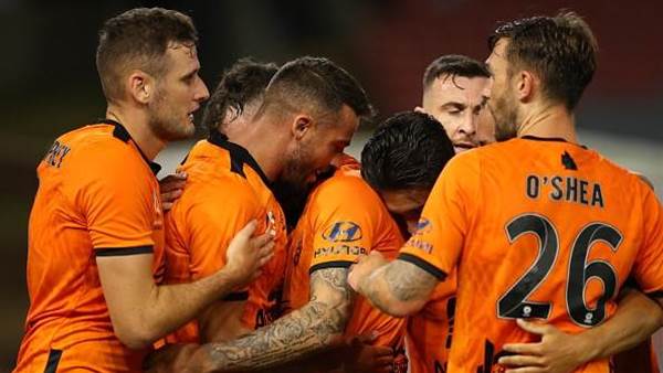 Late Roar goal salvages A-League draw