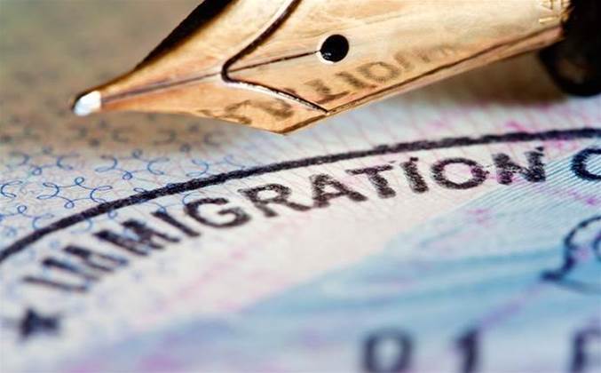 Home Affairs officer accessed data on "friends and associates"