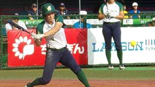 Warwick Shines with Bat and Glove