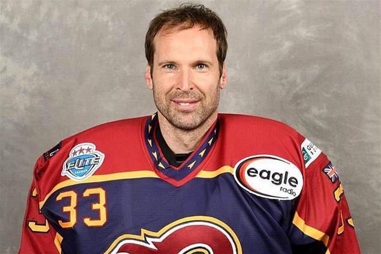 Petr Cech makes jump to Ice Hockey