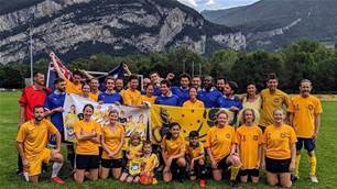 Supporteroos kicking goals in France