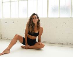 Shona Vertue's 20-Minute Stretching Workout for Flexibility