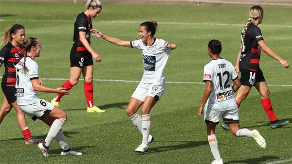 Wanderers drought against Roar continues