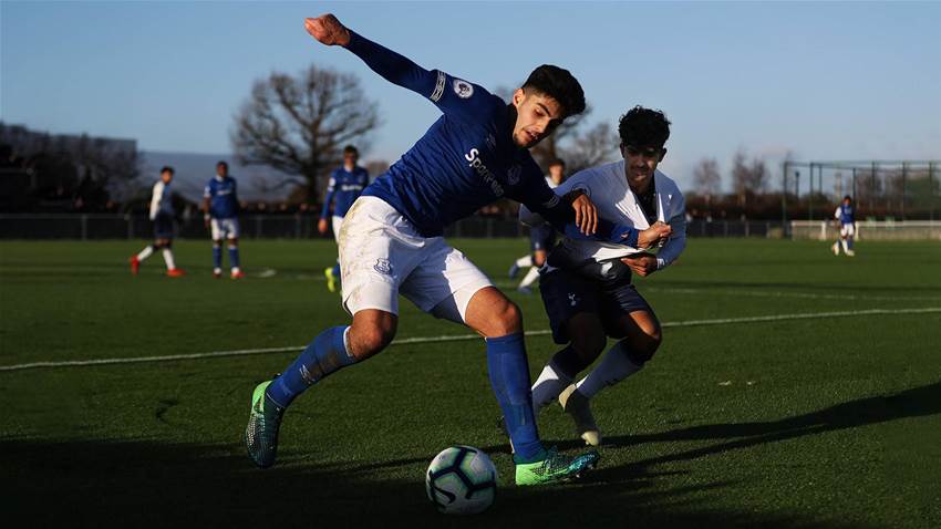 Aussie youngster re-signs with Everton