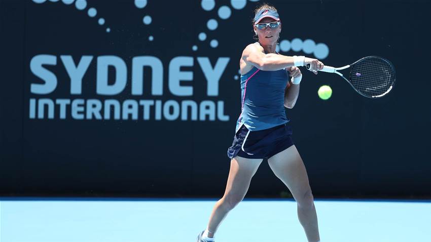 Bacsinzsky outlasts Stosur for third set victory