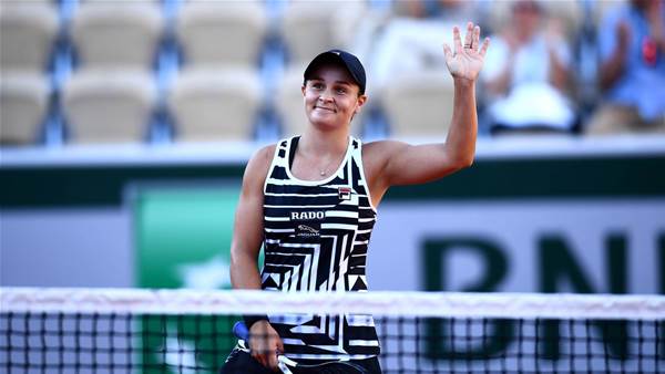 Barty continues French Open run
