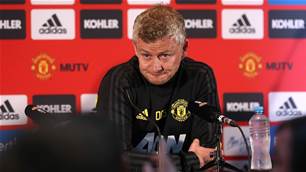 Man United fend off sticky topics in Perth