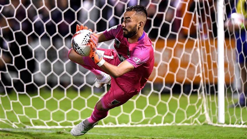 Mariners advance as Roar pay the penalty Mariners advance as Roar pay the penalty