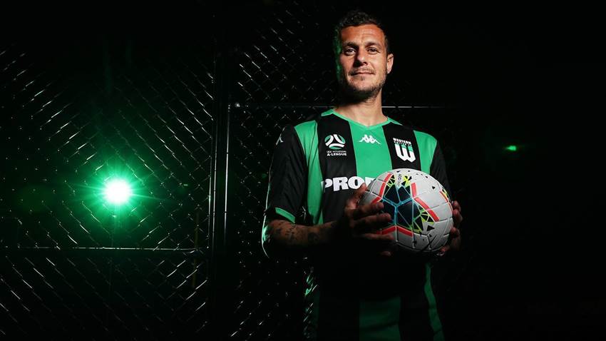 Diamanti takes the armband Diamanti takes the armband