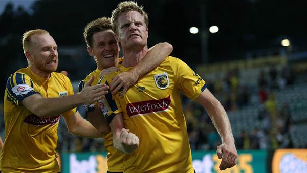 Mariners' dramatic late A-League win