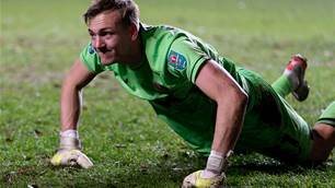 Aussie keeper thwarts EPL Brighton in Cup