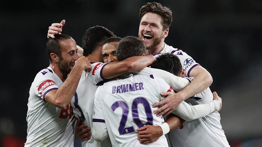 Glory rebound to thwart Wanderers Glory rebound to thwart Wanderers