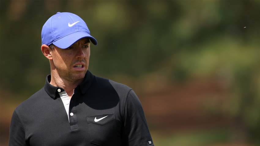 McIlroy hits dad with wayward Masters shot McIlroy hits dad with wayward Masters shot