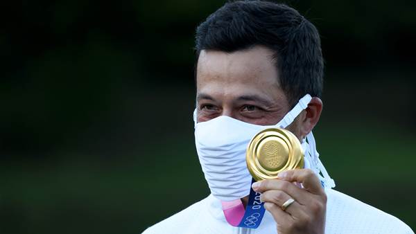Schauffele staves off Sabbatini&#8217;s 61 to win gold; C.T Pan claims bronze