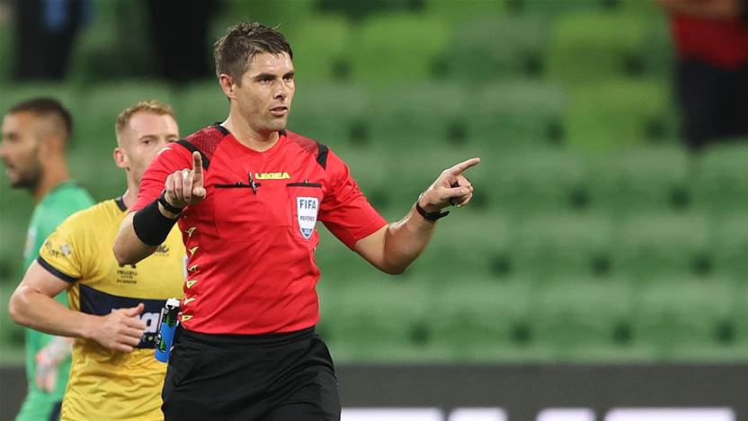 A-League coach Garcia blasts referees: 'I don't understand'