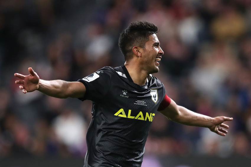 'Do I stop, do I go home?': Why Davila's grateful to the A-League 'Do I stop, do I go home?': Why Davila's grateful to the A-League