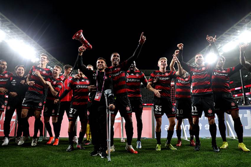 Tempers flare as 'tactically perfect' Wanderers go top Tempers flare as 'tactically perfect' Wanderers go top