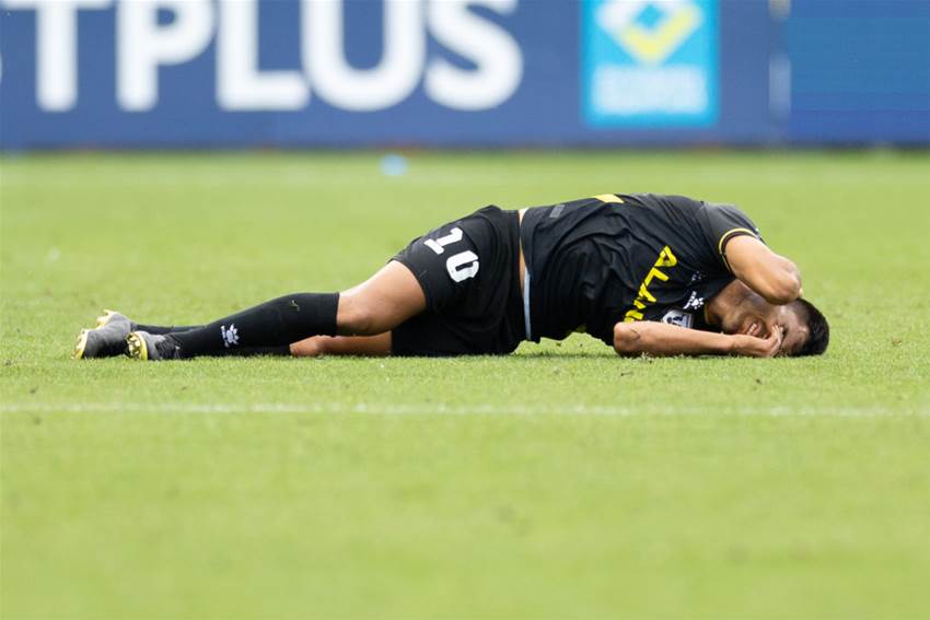 Bulls captain Davila suffers season-ending knee injury Bulls captain Davila suffers season-ending knee injury