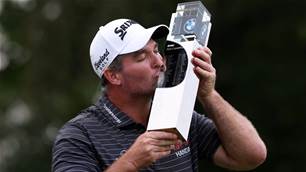 Fox storms home to claim BMW PGA