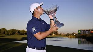 Davis’ chase falls short as Kim retains in Vegas