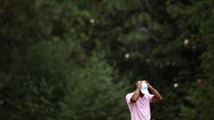 Tiger Woods struggles in U.S Open first round