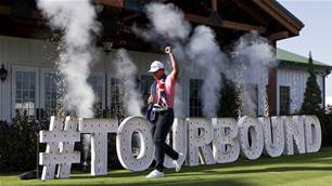 Vilips and Porter earn spots in golf's big time