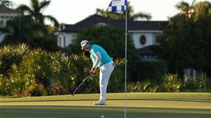 Angel Yin rides hot putter to take lead in LPGA finale