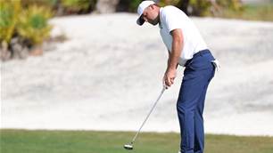 Scheffler puts new putting grip to good use